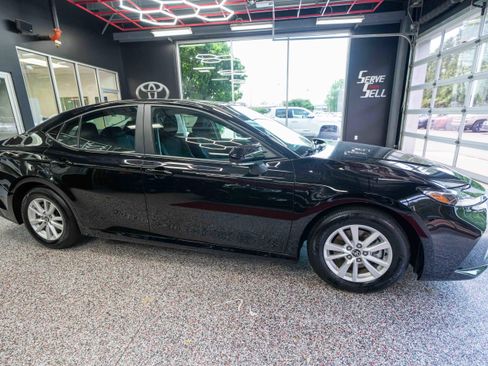 Used 2026 Toyota Camry LE FWD image 5