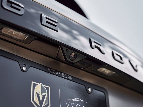 Used 2026 Land Rover Range Rover Long Wheelbase SE image 11