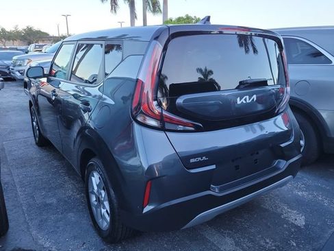 Used 2023 Kia Soul LX w/ LX Technology Package FWD image 4