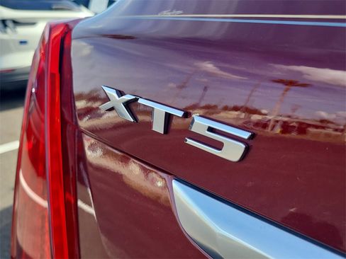 Used 2017 Cadillac XT5 Luxury w/ Driver Awareness Package image 6