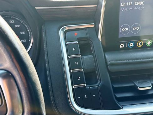 Used 2021 Chevrolet Suburban LT w/ LT Signature Package RWD image 31
