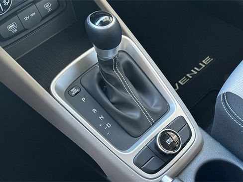 New 2025 Hyundai Venue SEL image 18