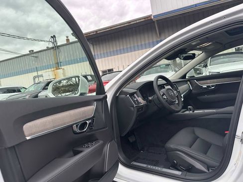 New 2025 Volvo S90 B6 Plus w/ Protection Package Premier image 20