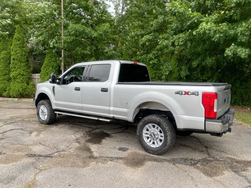 Used 2018 Ford F250 XLT w/ Snow Plow Prep Package AWD/4WD image 3