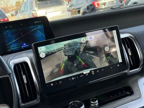 Certified 2025 Ford Expedition Max Platinum image 5