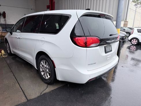 Used 2025 Chrysler Voyager LX image 5