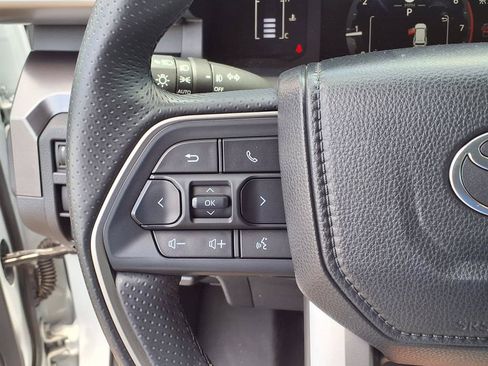 Used 2025 Toyota 4Runner SR5 AWD/4WD image 32