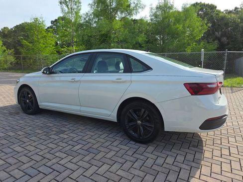 Used 2024 Volkswagen Jetta SE w/ Panoramic Sunroof Package FWD image 9