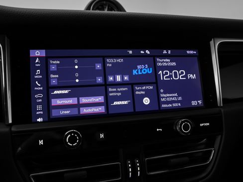 Certified 2025 Porsche Macan image 33