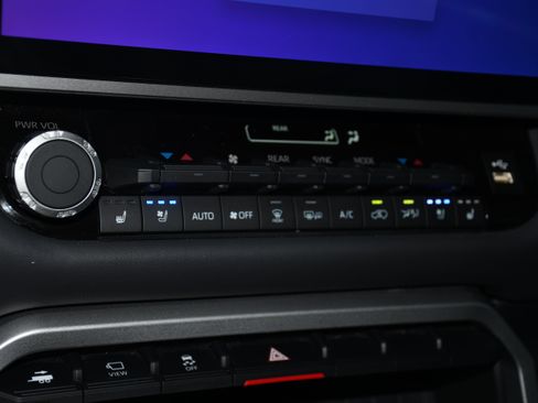 Certified 2025 Toyota Sequoia Platinum AWD/4WD image 18