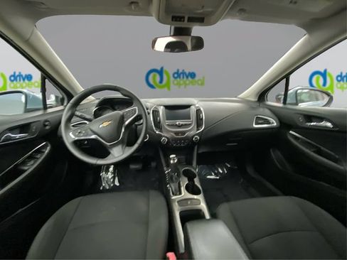 Used 2017 Chevrolet Cruze LT w/ Convenience Package FWD image 28