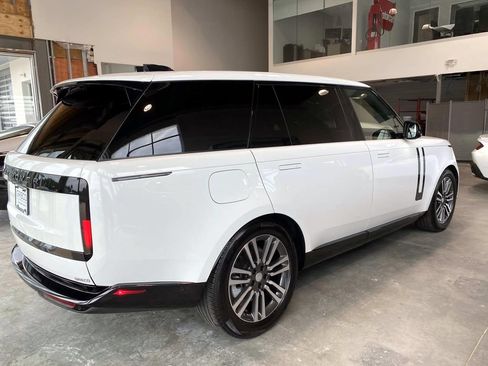 Used 2025 Land Rover Range Rover Long Wheelbase SE AWD/4WD image 5