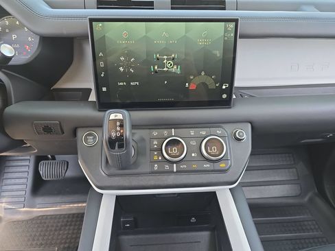 Certified 2025 Land Rover Defender 90 X-Dynamic SE AWD/4WD image 20