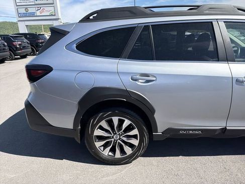 Used 2025 Subaru Outback Limited AWD/4WD image 6