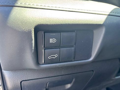 Used 2022 Toyota Highlander XLE FWD image 23