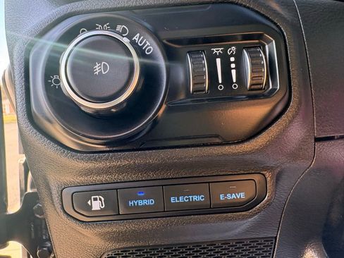 Used 2022 Jeep Wrangler Unlimited Rubicon 4xe image 28