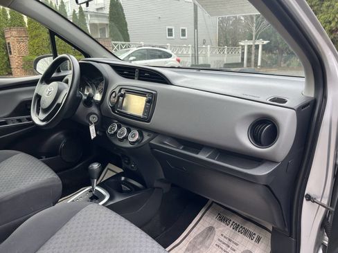 Used 2015 Toyota Yaris L image 13