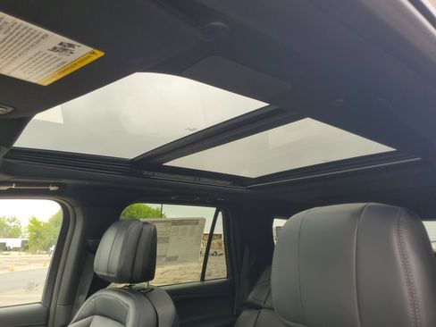 New 2026 Lincoln Navigator Reserve w/ Jet Appearance Package AWD/4WD image 11