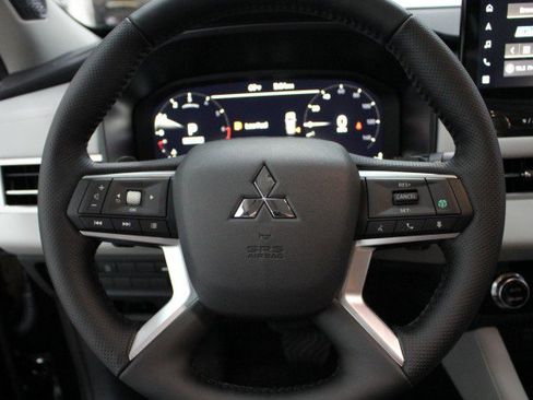 New 2026 Mitsubishi Outlander SE image 8
