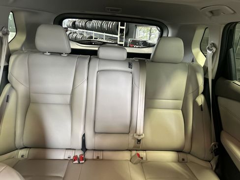 Used 2025 Nissan Rogue SV w/ SV Premium Package AWD/4WD image 6