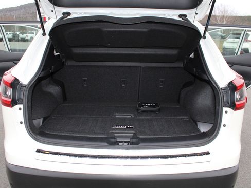 Used 2022 Nissan Rogue Sport SV w/ Technology Package image 12