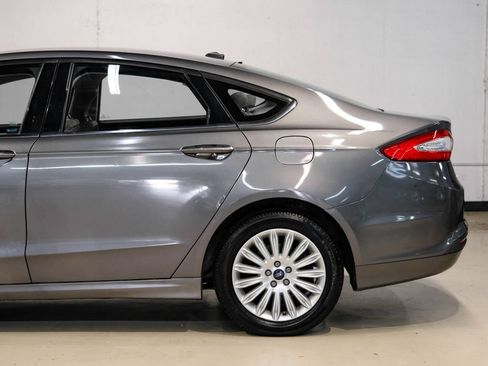 Used 2014 Ford Fusion SE FWD image 15