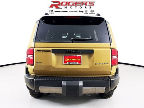 Certified 2024 Toyota Land Cruiser image 12