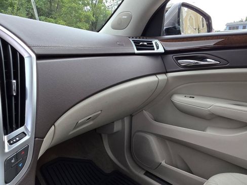 Used 2011 Cadillac SRX Luxury FWD image 22