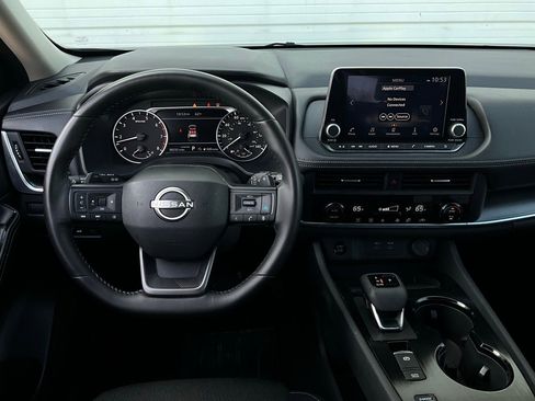 Used 2025 Nissan Rogue SV image 14