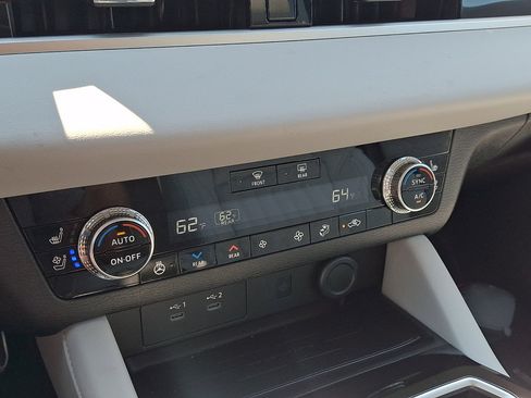 Used 2025 Mitsubishi Outlander SEL FWD image 29