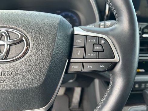 Used 2024 Toyota Highlander Limited AWD/4WD image 15