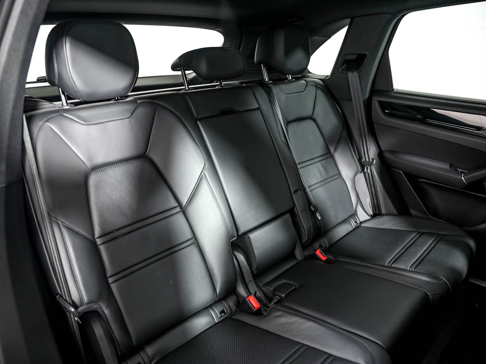 Certified 2023 Porsche Cayenne AWD/4WD image 6