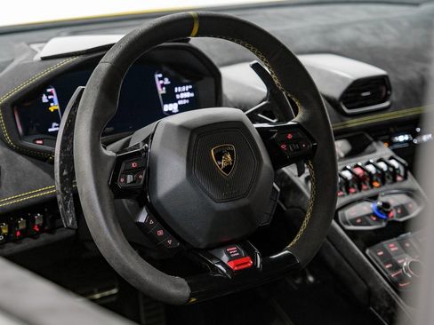 Used 2018 Lamborghini Huracan Performante image 13