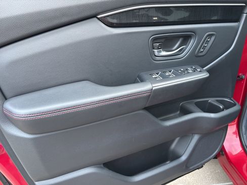 Used 2025 Honda Pilot Black Edition image 9