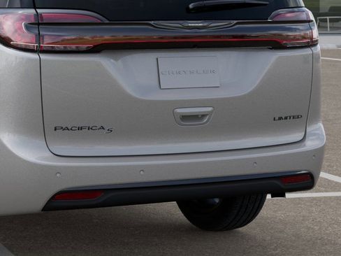New 2026 Chrysler Pacifica Limited image 13