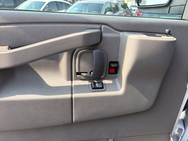 Used 2025 Chevrolet Express 2500 w/ Driver Convenience Package RWD image 27