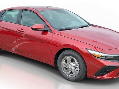 New 2025 Hyundai Elantra SE