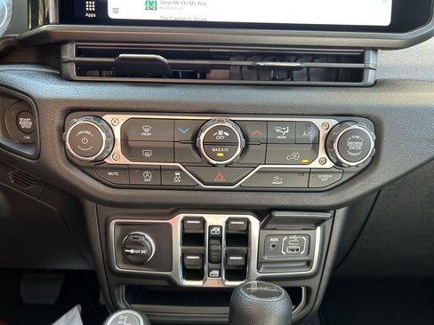 New 2025 Jeep Gladiator Sport image 43