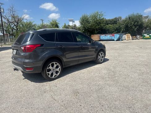 Used 2019 Ford Escape Titanium FWD image 11