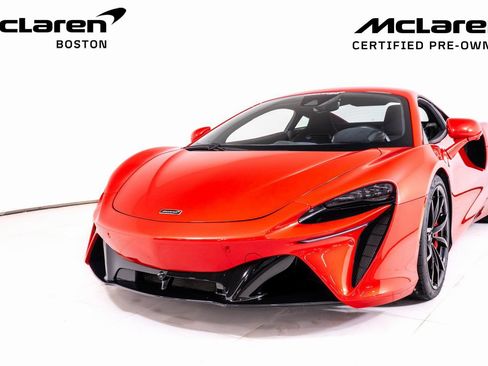 Used 2024 McLaren Artura RWD image 9