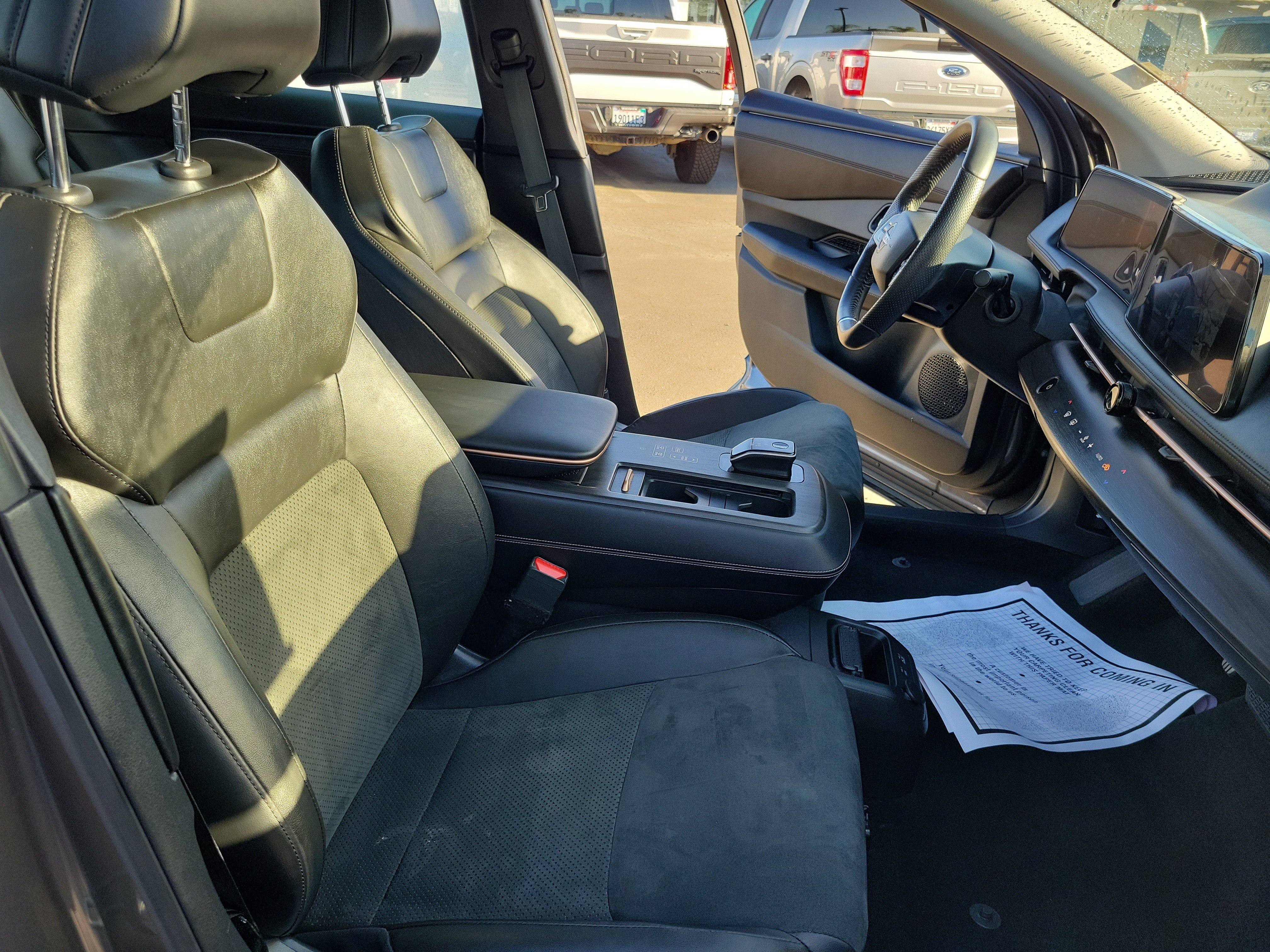Used 2024 Nissan Ariya FWD image 23