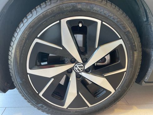 Used 2023 Volkswagen ID.4 Pro S image 9