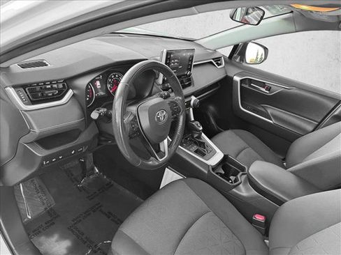 Used 2020 Toyota RAV4 XLE w/ Convenience Package image 12