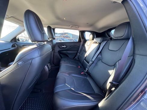 Used 2020 Jeep Cherokee Trailhawk image 10