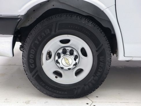 Used 2015 Chevrolet Express 3500 LT w/ LT Preferred Equipment Group RWD image 25
