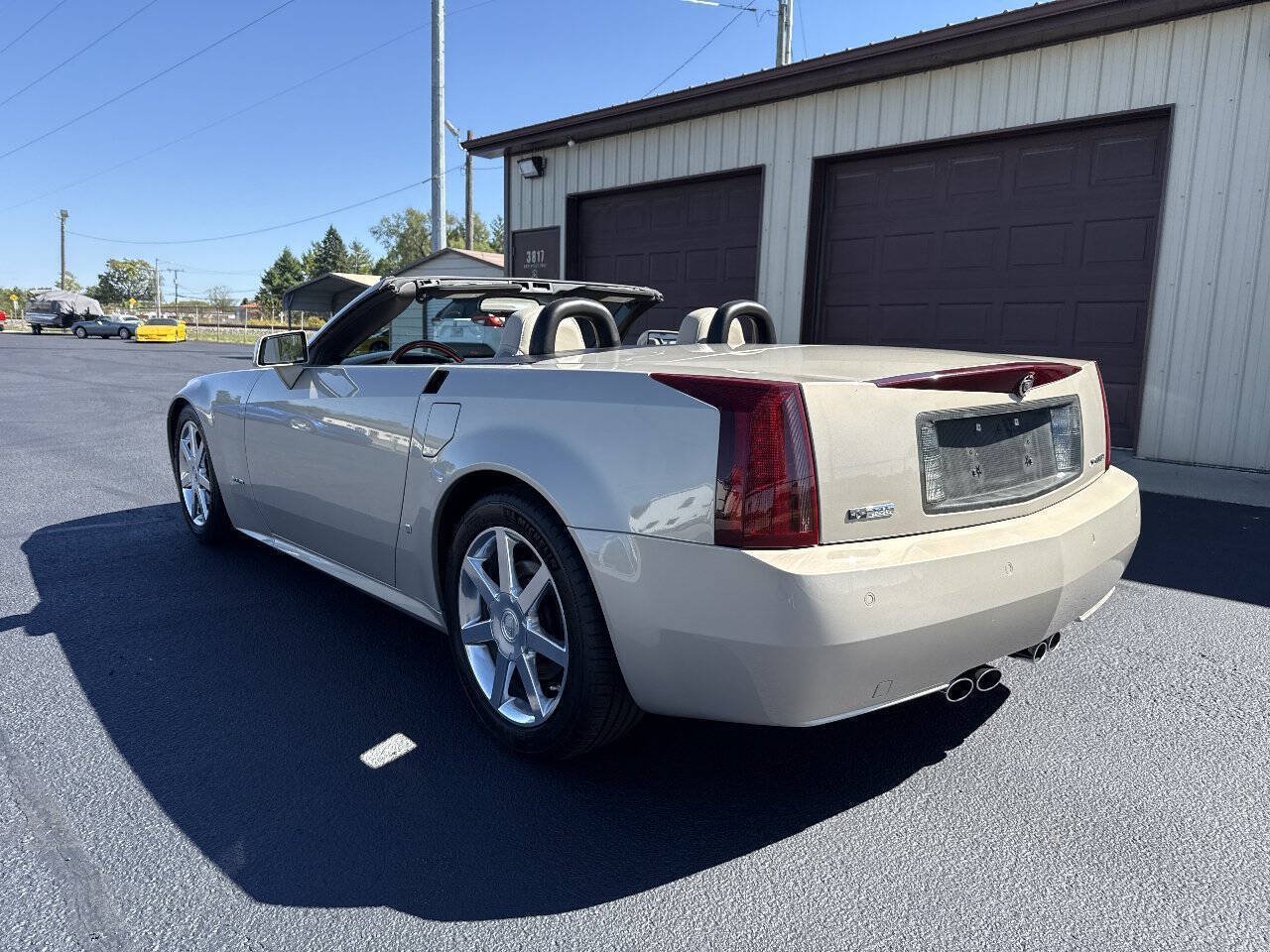 Used 2006 Cadillac XLR RWD image 7