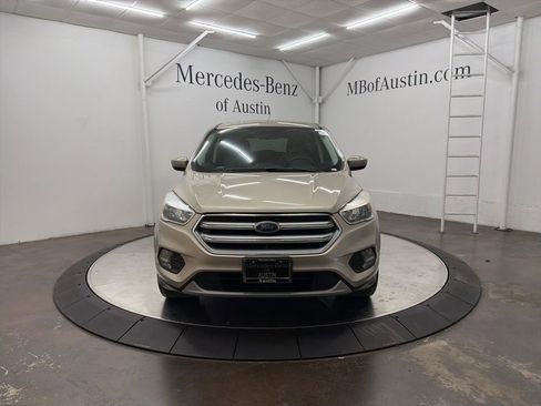 Used 2017 Ford Escape SE image 2