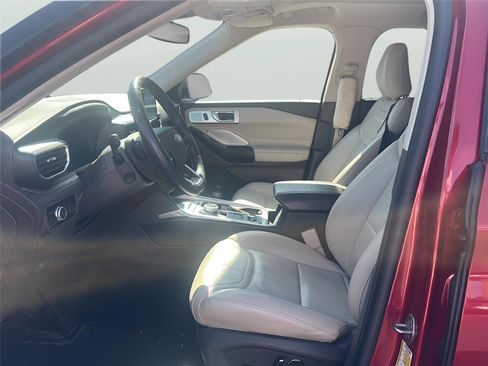 Used 2020 Ford Explorer Platinum w/ Premium Technology Package image 18