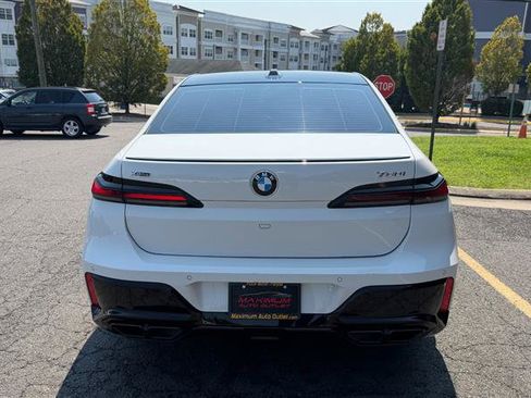 Used 2023 BMW 760i xDrive w/ Executive Package AWD/4WD image 13