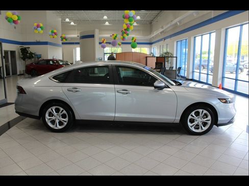 Used 2025 Honda Accord LX image 4